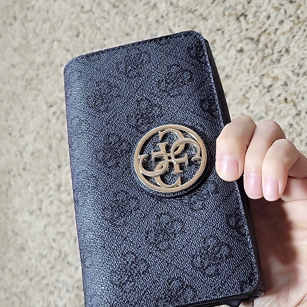 Guess strapless clutch